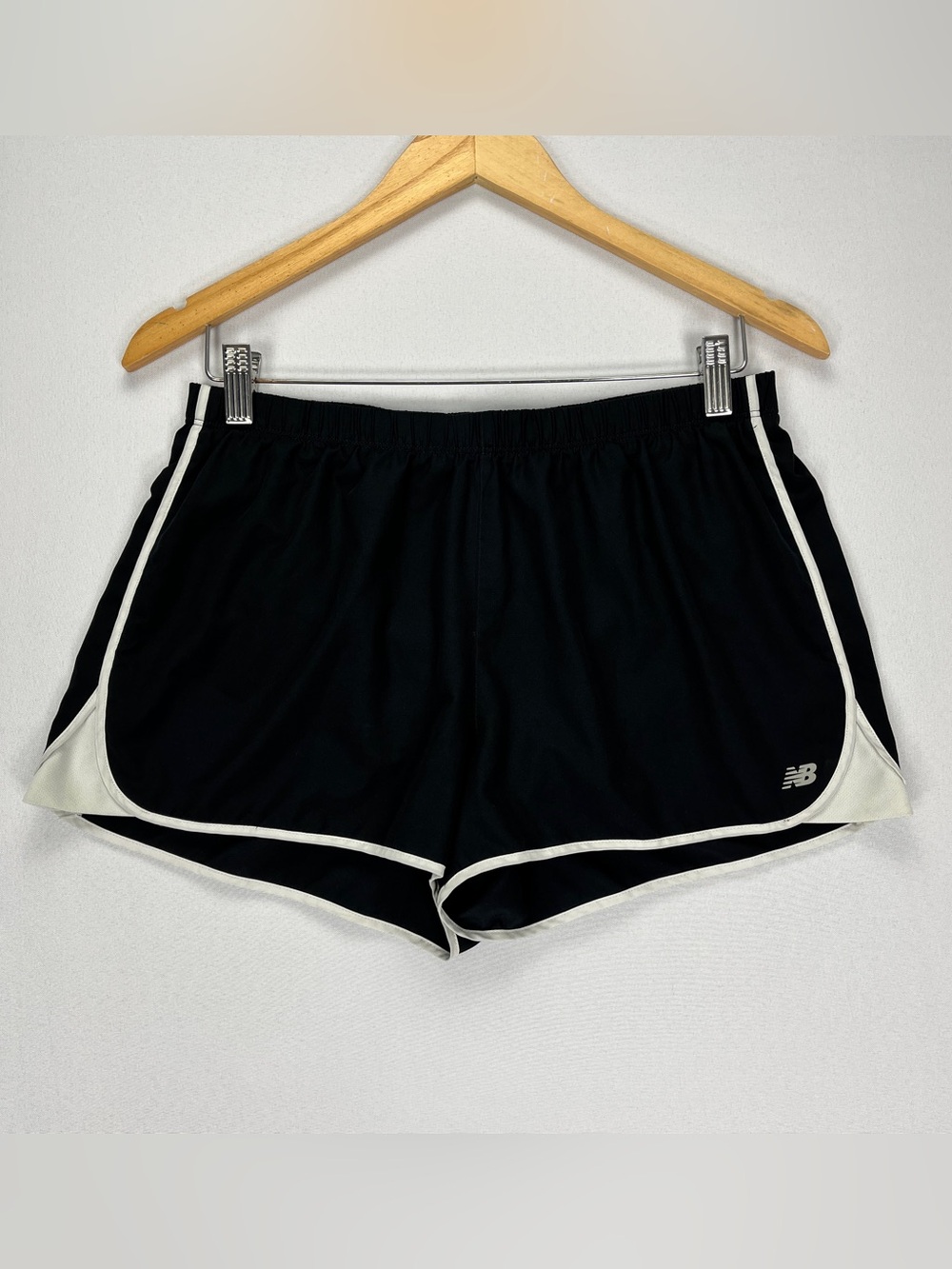New Balance Running Shorts Womens Medium Black White Trim Underlined 2.5” Length
